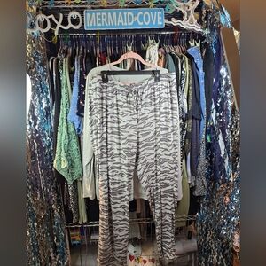 #0237 XL+ Preloved 2Pc PJ Set ANYBODY Greyish-Blue TOP: 26.5"ptp 28.5"Long SOFT!